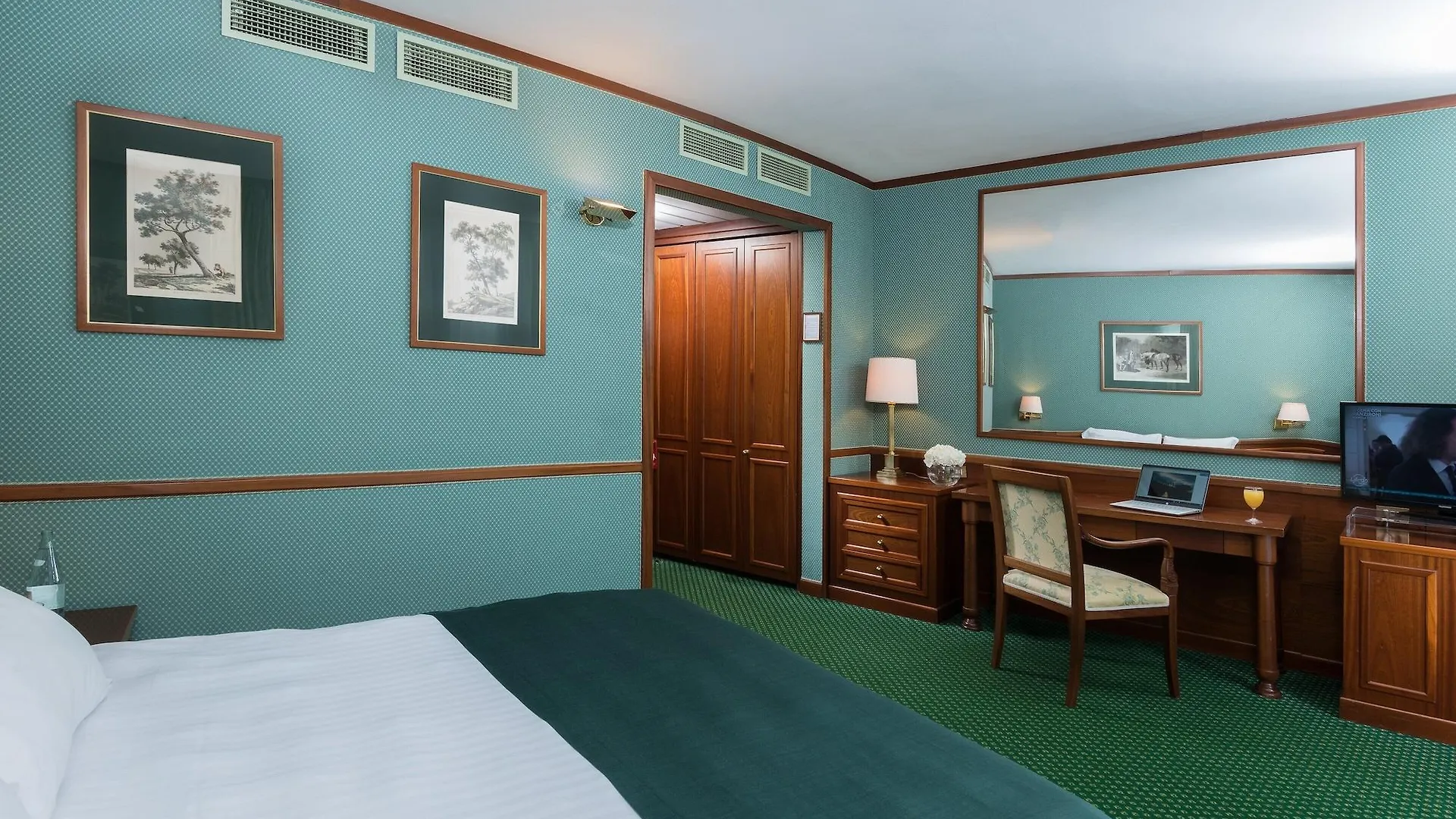 Leonardo Hotel Milan City Center 4*,