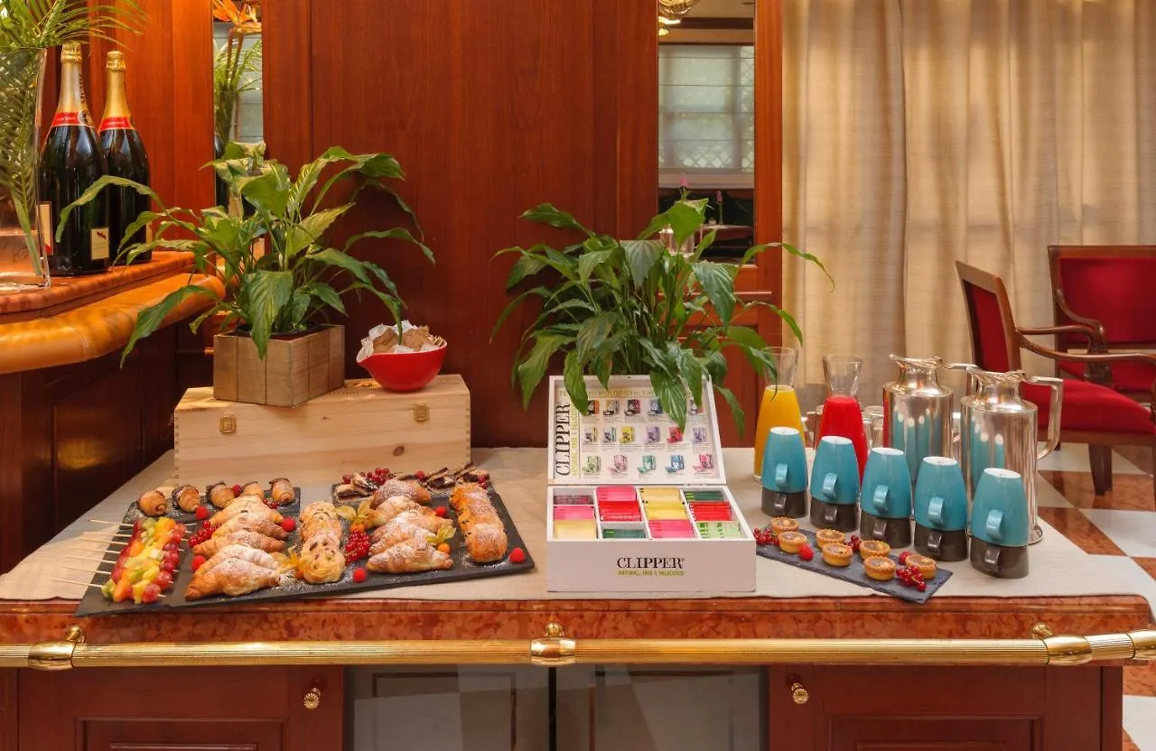 Leonardo Hotel Milan City Center 4*,